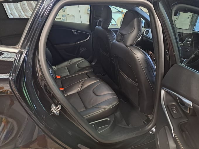 2025 Volvo V40