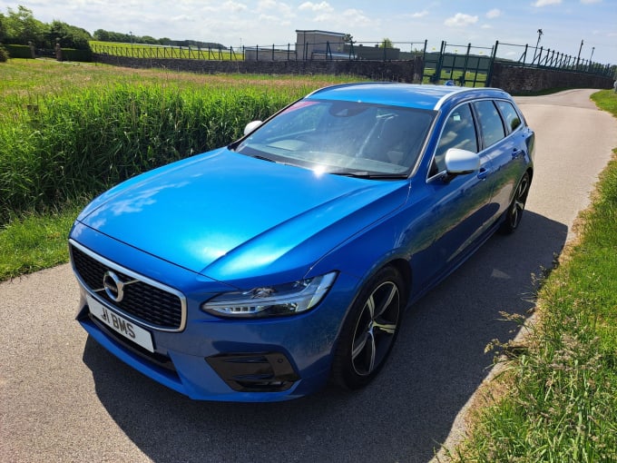 2025 Volvo V90