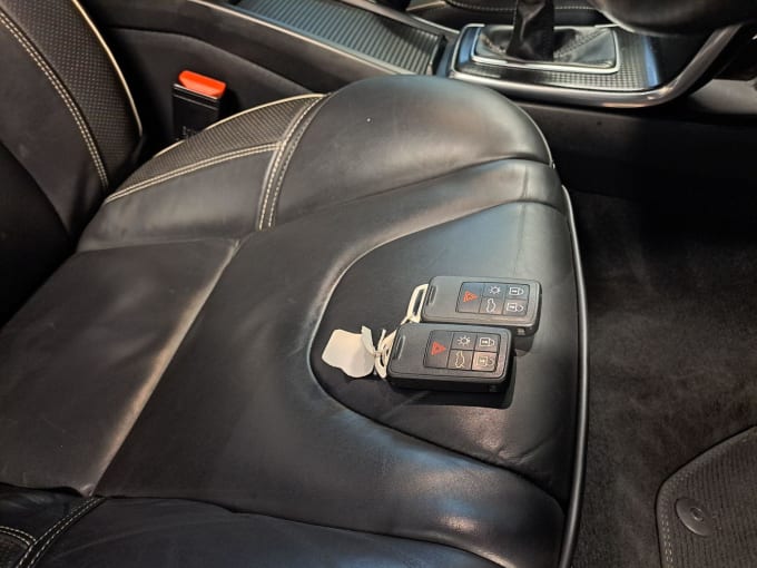 2025 Volvo V40