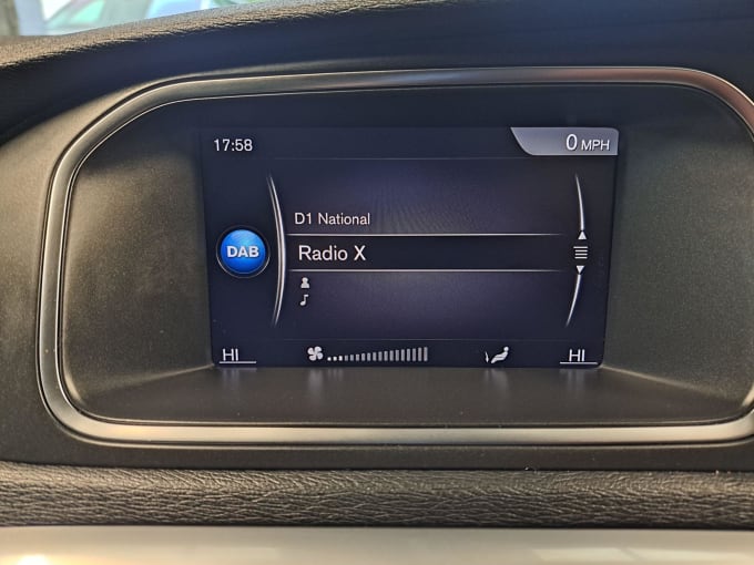 2025 Volvo V40