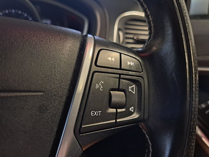 2025 Volvo V40