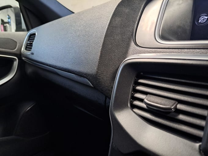 2025 Volvo V40