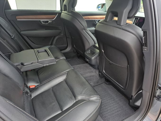 2025 Volvo S90