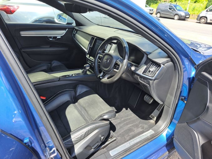 2025 Volvo V90