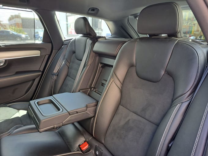 2025 Volvo V90