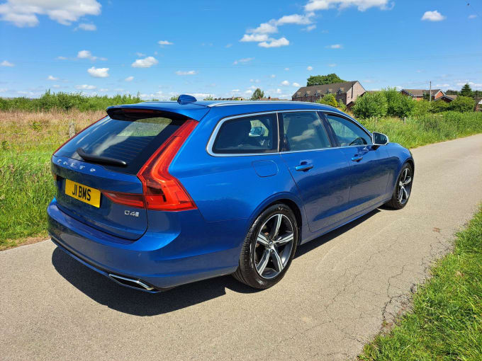 2025 Volvo V90
