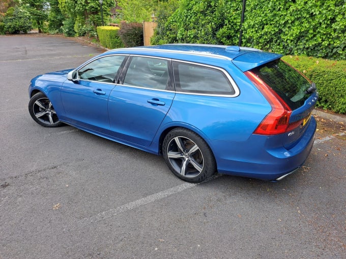 2025 Volvo V90