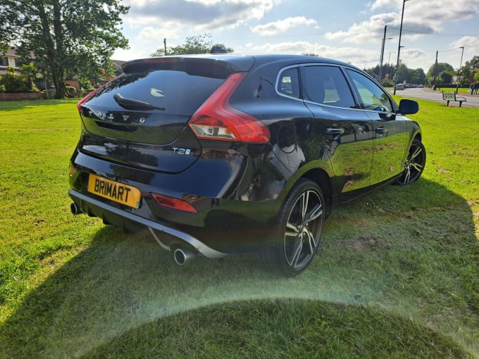 2025 Volvo V40