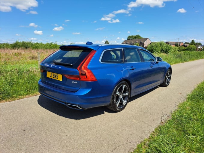 2025 Volvo V90
