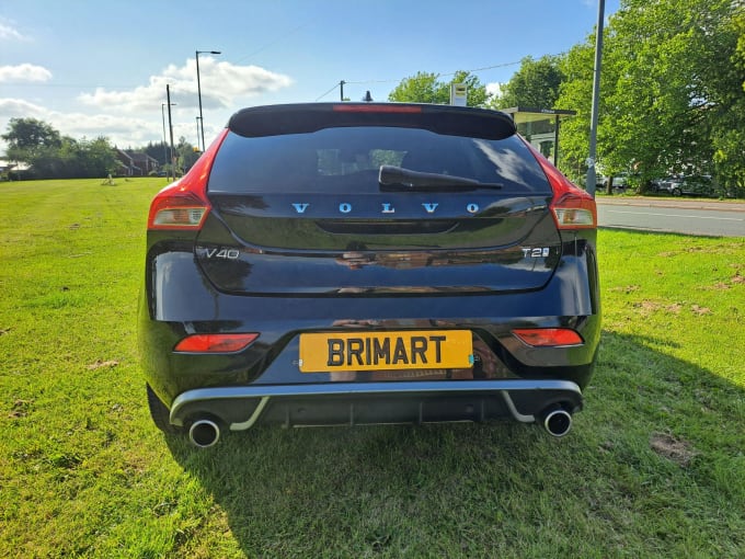 2025 Volvo V40