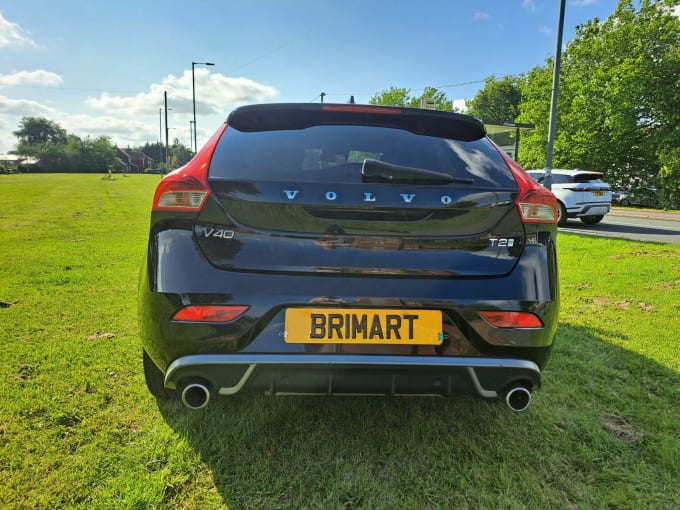 2025 Volvo V40