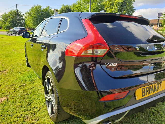 2025 Volvo V40