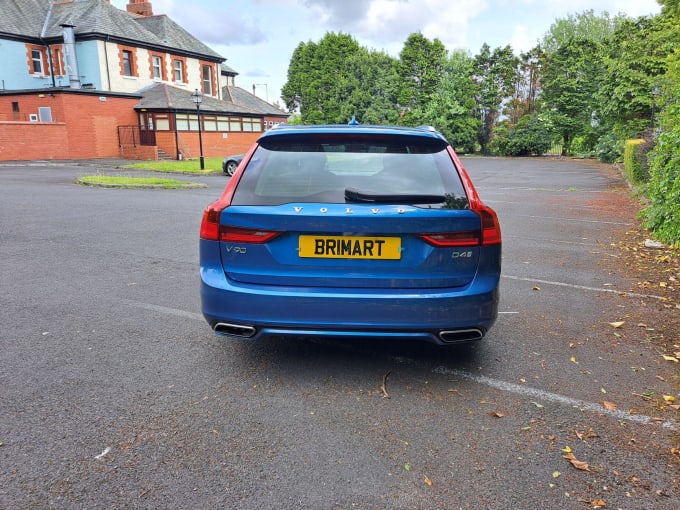 2025 Volvo V90