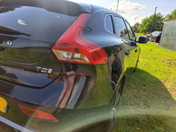 2025 Volvo V40