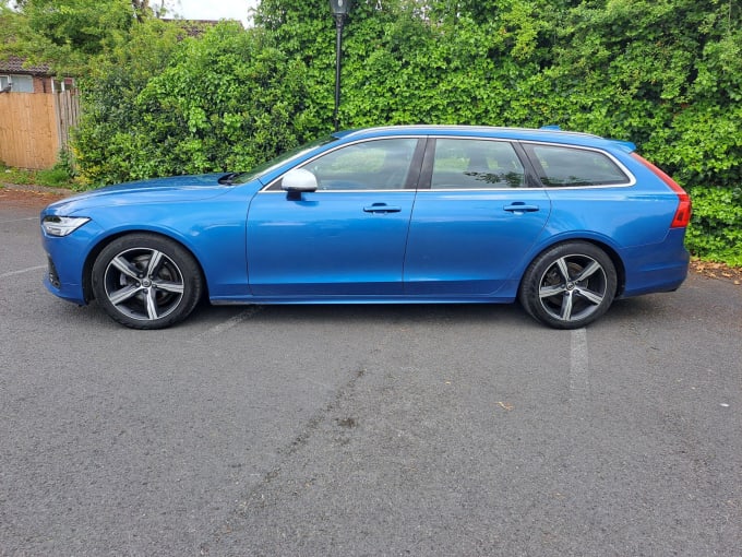 2025 Volvo V90