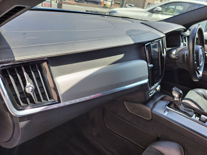 2025 Volvo V90