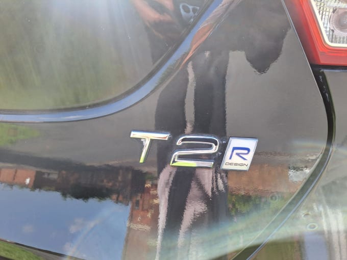 2025 Volvo V40