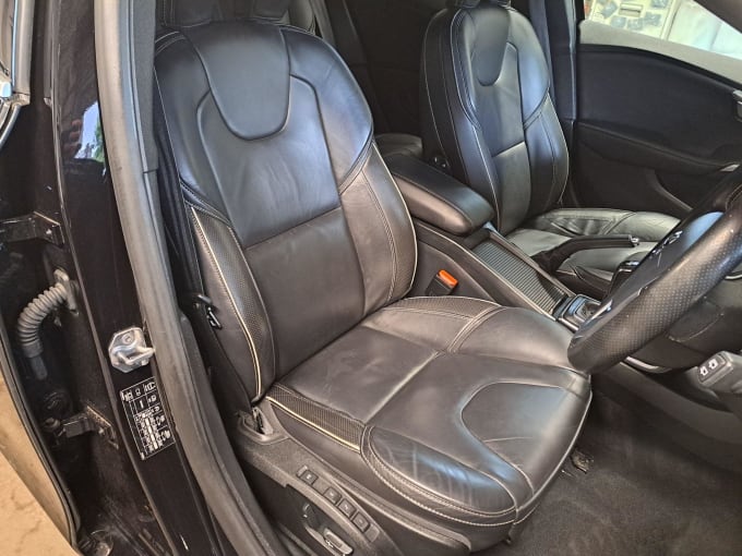 2025 Volvo V40