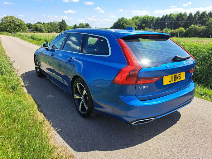 2025 Volvo V90