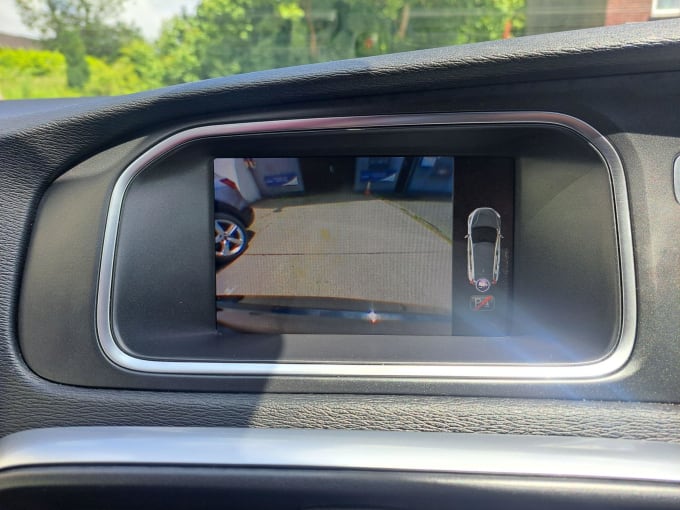 2025 Volvo V40