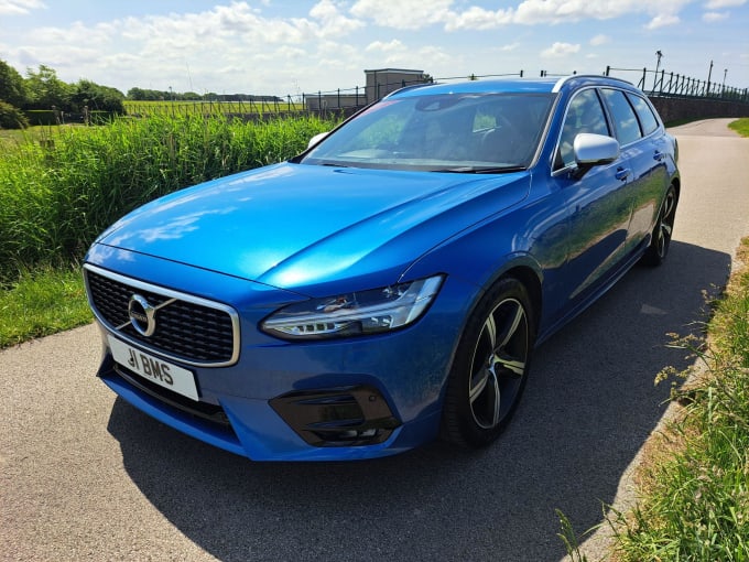 2025 Volvo V90