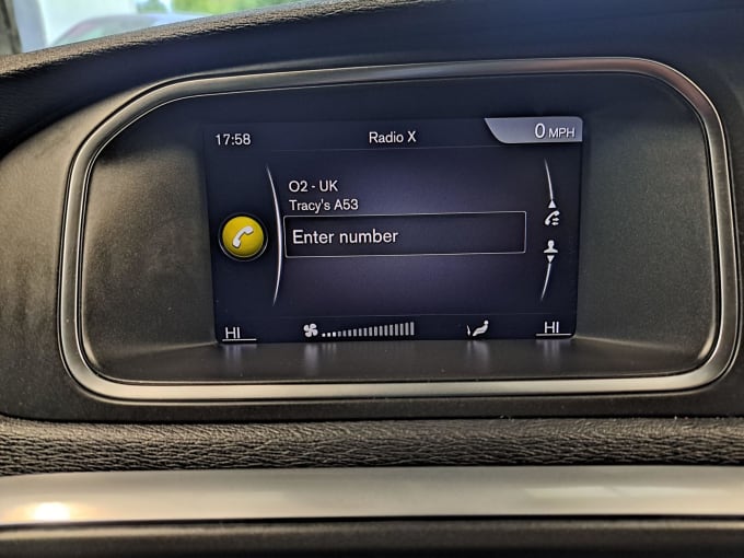 2025 Volvo V40