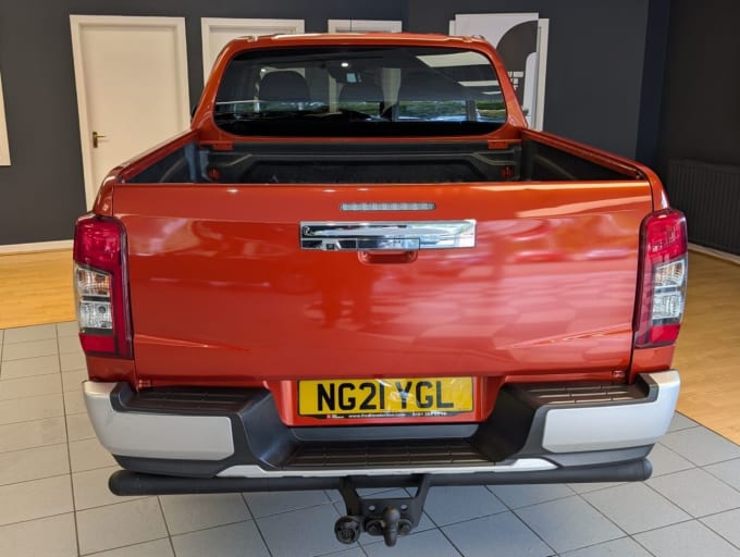 2025 Mitsubishi L200