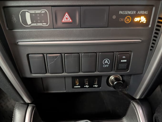 2025 Mitsubishi L200