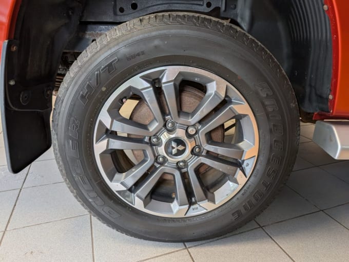 2025 Mitsubishi L200