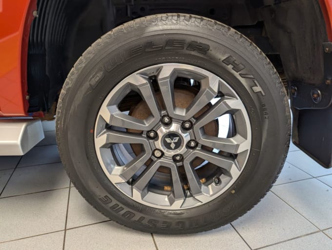 2025 Mitsubishi L200