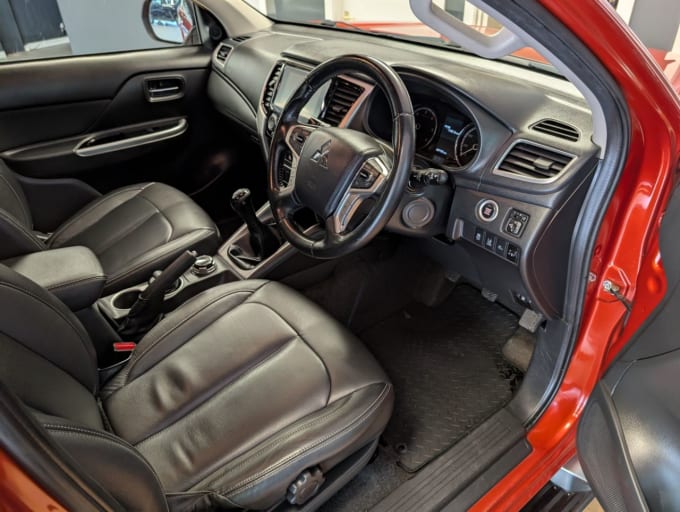 2025 Mitsubishi L200