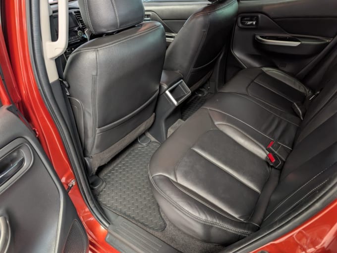 2025 Mitsubishi L200