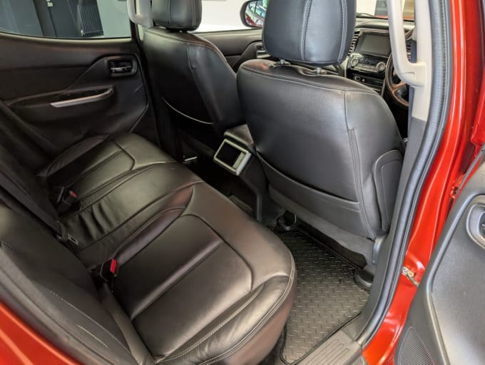 2025 Mitsubishi L200