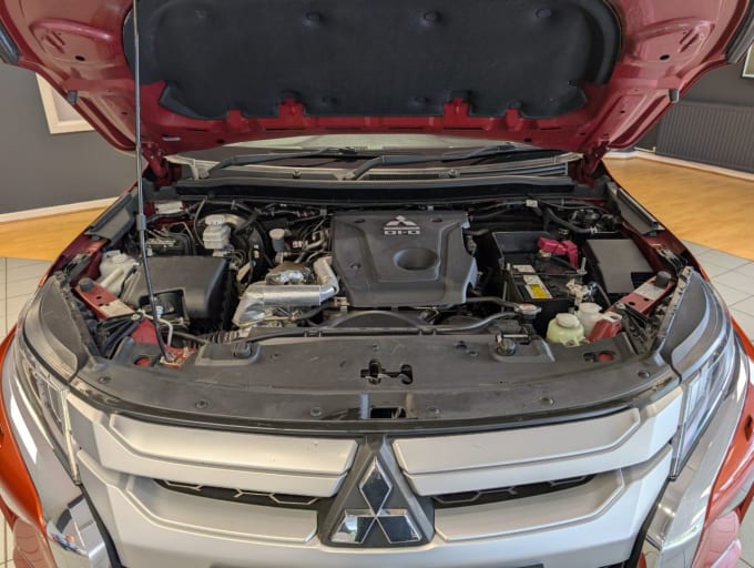 2025 Mitsubishi L200