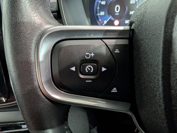 2025 Volvo Xc40