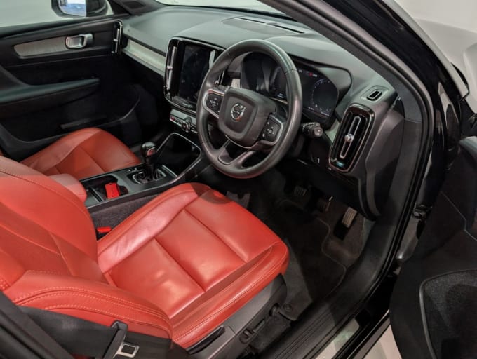 2025 Volvo Xc40