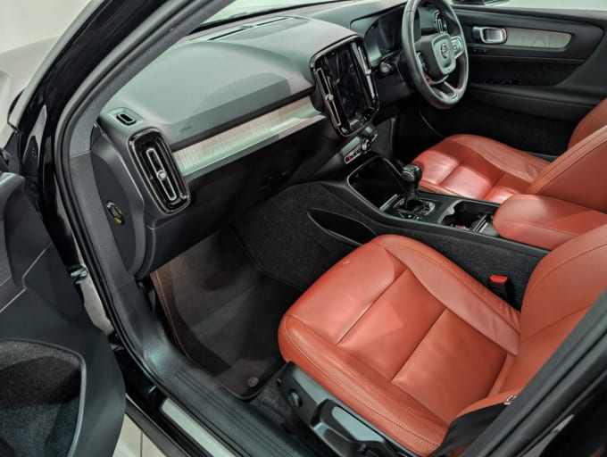 2025 Volvo Xc40