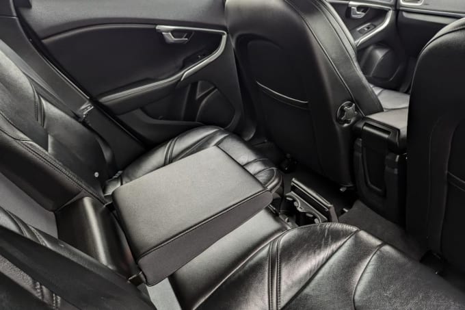 2025 Volvo V40