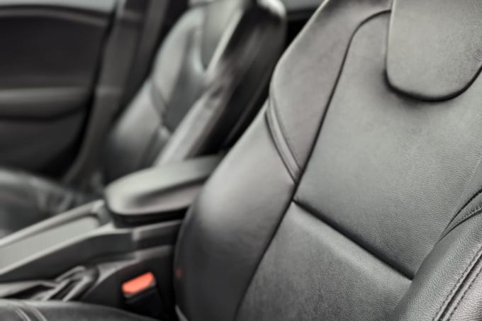 2025 Volvo V40