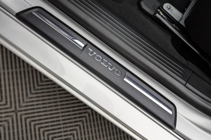 2025 Volvo V40