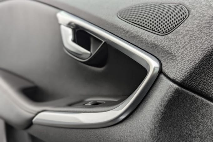 2025 Volvo V40