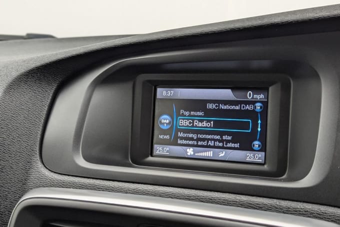 2025 Volvo V40
