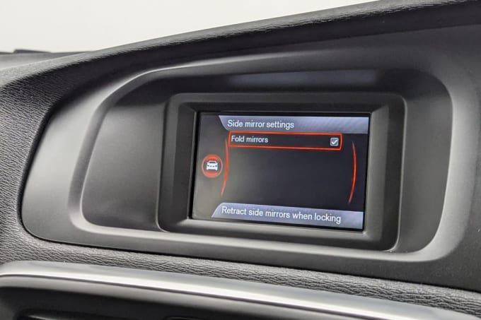 2025 Volvo V40