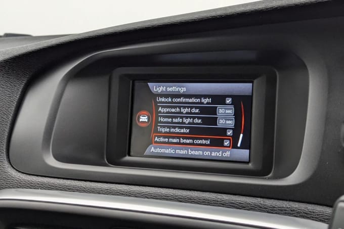 2025 Volvo V40
