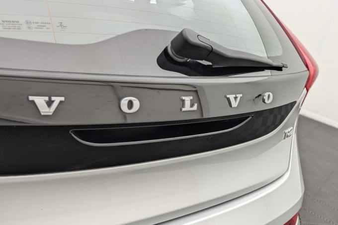 2025 Volvo V40