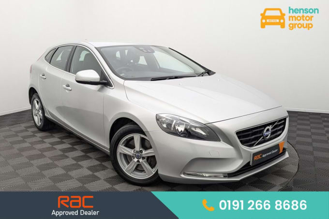 2025 Volvo V40