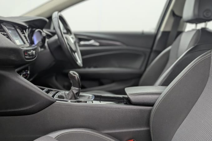 2025 Vauxhall Insignia
