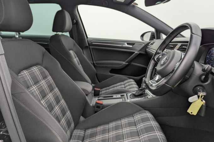 2025 Volkswagen Golf