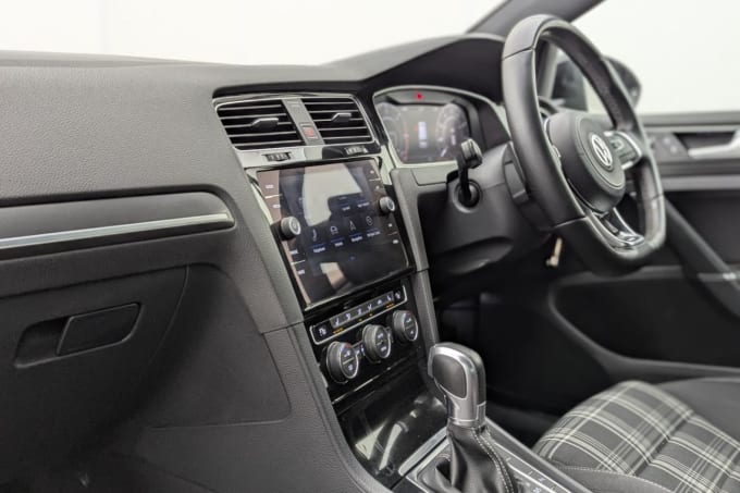 2025 Volkswagen Golf