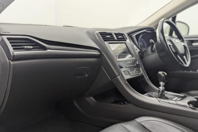 2025 Ford Mondeo